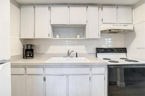 Condo in Dunedin, Florida, 2 bedrooms  № 2205692 - photo 13