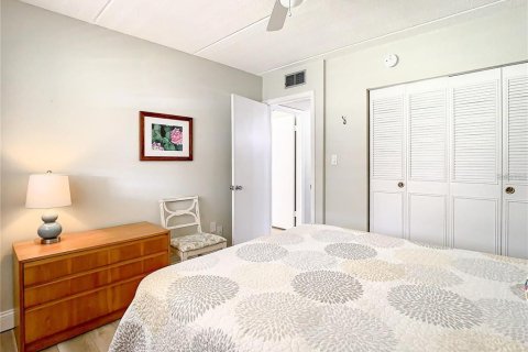 Condo in Dunedin, Florida, 2 bedrooms  № 2205692 - photo 17