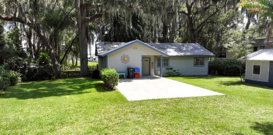 House in Melrose, Florida 3 bedrooms, 156.73 sq.m. № 774460