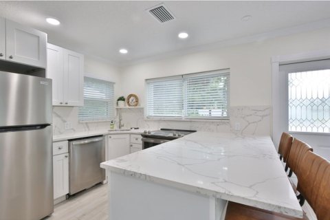 Villa ou maison à louer à Sarasota, Floride: 1 chambre, 74.88 m2 № 2384056 - photo 9