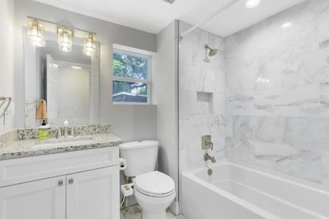 House in Orlando, Florida 3 bedrooms, 132.66 sq.m. № 1906023 - photo 16