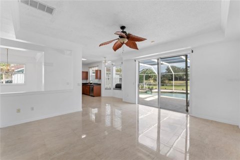 House in Orlando, Florida 4 bedrooms, 226.59 sq.m. № 2225370 - photo 11