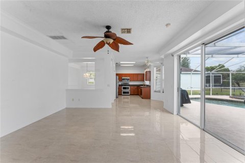 House in Orlando, Florida 4 bedrooms, 226.59 sq.m. № 2225370 - photo 12