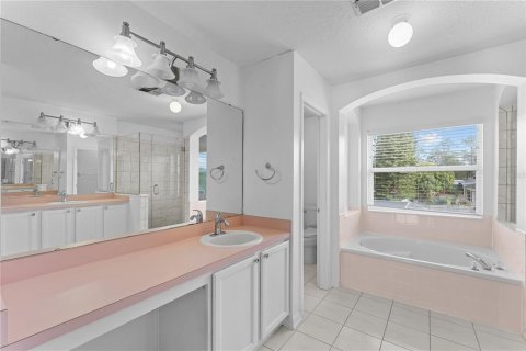 House in Orlando, Florida 4 bedrooms, 226.59 sq.m. № 2225370 - photo 24