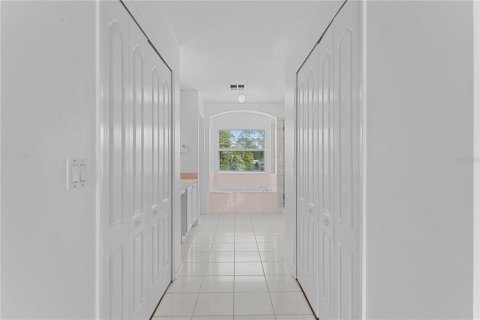 House in Orlando, Florida 4 bedrooms, 226.59 sq.m. № 2225370 - photo 22