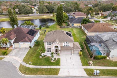 House in Orlando, Florida 4 bedrooms, 226.59 sq.m. № 2225370 - photo 2