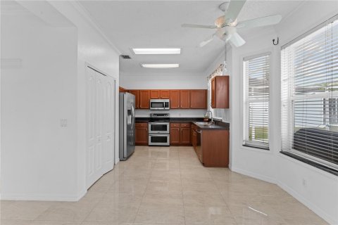 House in Orlando, Florida 4 bedrooms, 226.59 sq.m. № 2225370 - photo 13
