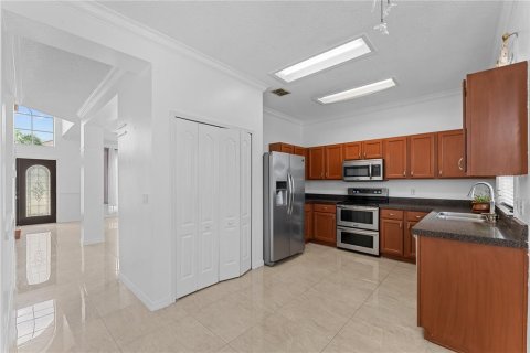 House in Orlando, Florida 4 bedrooms, 226.59 sq.m. № 2225370 - photo 10