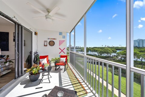 Condo in Tequesta, Florida, 2 bedrooms № 2249258 - photo 4
