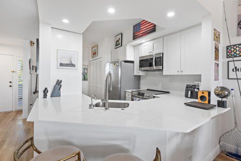 Condo in Tequesta, Florida, 2 bedrooms № 2249258 - photo 11