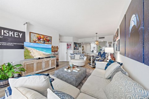 Condo in Tequesta, Florida, 2 bedrooms № 2249258 - photo 9