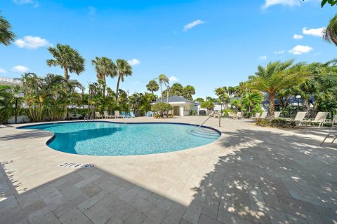 Condo in Tequesta, Florida, 2 bedrooms № 2249258 - photo 23