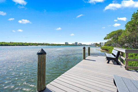 Condo in Tequesta, Florida, 2 bedrooms № 2249258 - photo 22