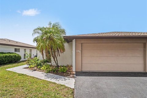 Condo in Sarasota, Florida, 2 bedrooms № 2142699 - photo 2