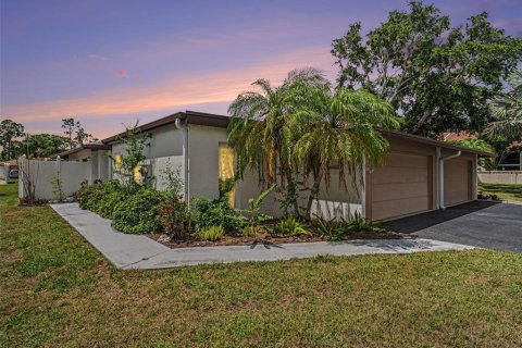 Condo in Sarasota, Florida, 2 bedrooms № 2142699 - photo 3