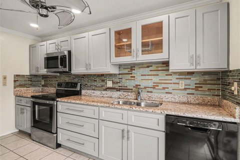 Condo in Sarasota, Florida, 2 bedrooms № 2142699 - photo 8