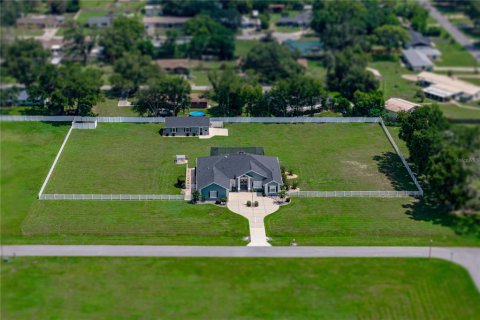 House in Dade City, Florida 3 bedrooms, 295.52 sq.m. № 2216531 - photo 5