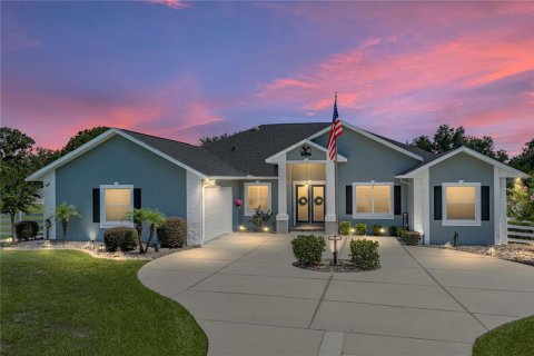 House in Dade City, Florida 3 bedrooms, 295.52 sq.m. № 2216531