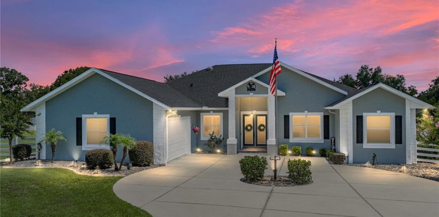 House in Dade City, Florida 3 bedrooms, 295.52 sq.m. № 2216531