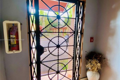 Купить коммерческую недвижимость в Майами-Спрингс, Флорида 1563.17м2, № 1936765 - фото 6