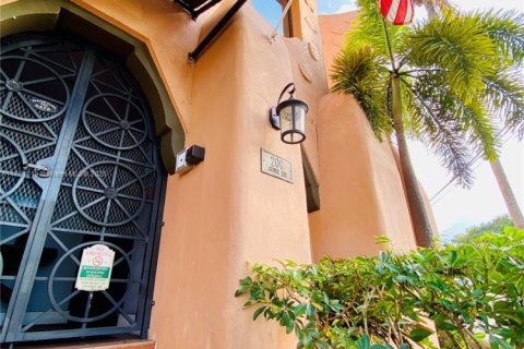 Купить коммерческую недвижимость в Майами-Спрингс, Флорида 1563.17м2, № 1936765 - фото 4