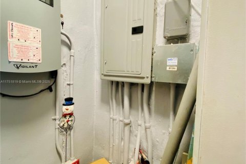 Купить коммерческую недвижимость в Майами-Спрингс, Флорида 1563.17м2, № 1936765 - фото 30