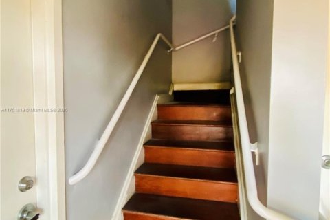 Купить коммерческую недвижимость в Майами-Спрингс, Флорида 1563.17м2, № 1936765 - фото 27