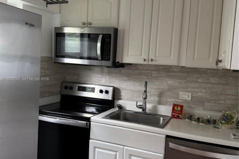 Apartamento en alquiler en Bay Harbor Islands, Florida, 1 dormitorio, 52.68 m2 № 1976276 - foto 20