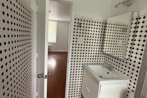 Apartamento en alquiler en Bay Harbor Islands, Florida, 1 dormitorio, 52.68 m2 № 1976276 - foto 22