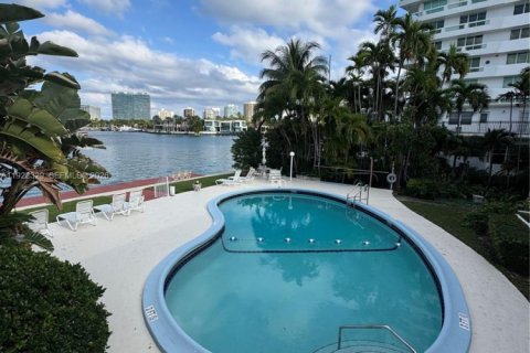 Apartamento en alquiler en Bay Harbor Islands, Florida, 1 dormitorio, 52.68 m2 № 1976276 - foto 26