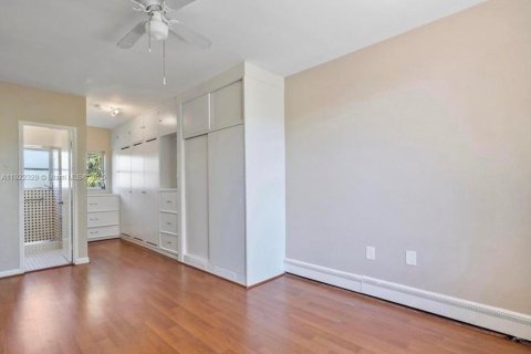 Apartamento en alquiler en Bay Harbor Islands, Florida, 1 dormitorio, 52.68 m2 № 1976276 - foto 3