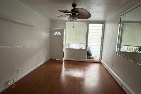 Apartamento en alquiler en Bay Harbor Islands, Florida, 1 dormitorio, 52.68 m2 № 1976276 - foto 9