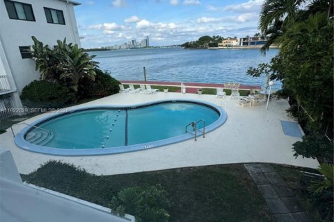 Apartamento en alquiler en Bay Harbor Islands, Florida, 1 dormitorio, 52.68 m2 № 1976276 - foto 18