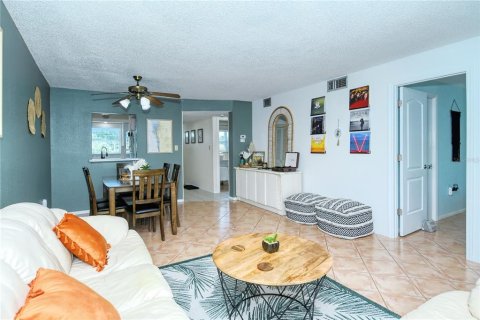 Condominio en alquiler en Sarasota, Florida, 2 dormitorios, 83.61 m2 № 1125783 - foto 11