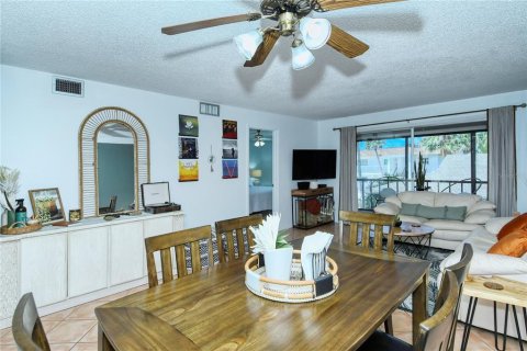 Condominio en alquiler en Sarasota, Florida, 2 dormitorios, 83.61 m2 № 1125783 - foto 5