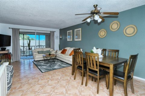 Condominio en alquiler en Sarasota, Florida, 2 dormitorios, 83.61 m2 № 1125783 - foto 4