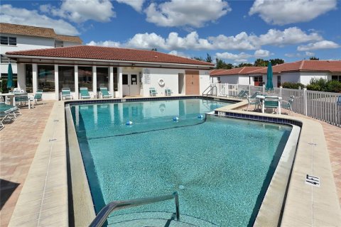Condominio en alquiler en Sarasota, Florida, 2 dormitorios, 83.61 m2 № 1125783 - foto 29