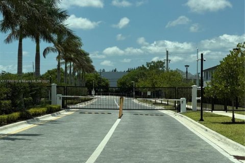 Touwnhouse à louer à Homestead, Floride: 3 chambres, 123.37 m2 № 1977997 - photo 16