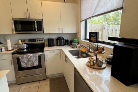 Touwnhouse à louer à Homestead, Floride: 3 chambres, 123.37 m2 № 1977997 - photo 5