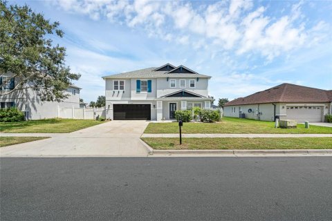House in Clermont, Florida 4 bedrooms, 242.75 sq.m. № 1916414 - photo 1