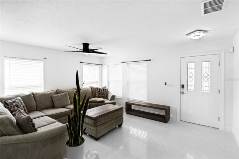 House in Clermont, Florida 4 bedrooms, 242.75 sq.m. № 1916414 - photo 6
