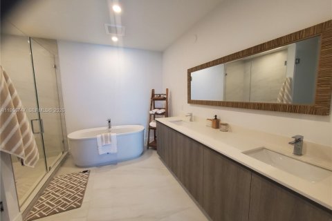 Condominio en alquiler en Sunny Isles Beach, Florida, 2 dormitorios № 2081339 - foto 25
