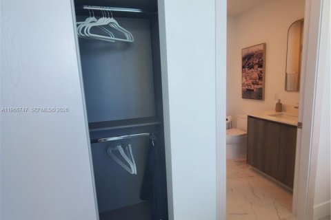 Condominio en alquiler en Sunny Isles Beach, Florida, 2 dormitorios № 2081339 - foto 20