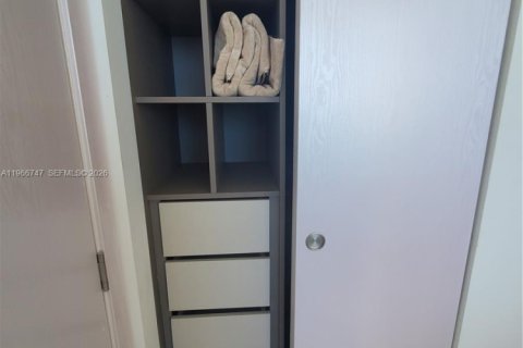 Condominio en alquiler en Sunny Isles Beach, Florida, 2 dormitorios № 2081339 - foto 19