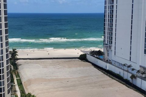 Condominio en alquiler en Sunny Isles Beach, Florida, 2 dormitorios № 2081339 - foto 29