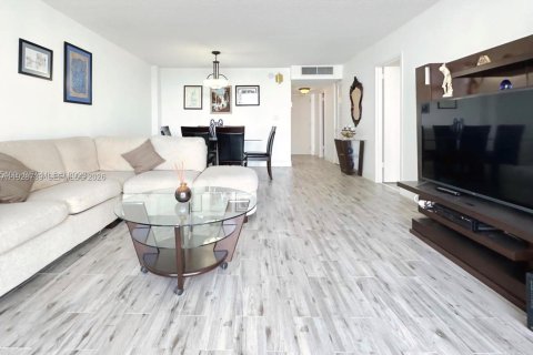 Снять в аренду кондоминиум в Майами-Бич, Флорида 1 спальня, 76.55м2, № 1998441 - фото 5