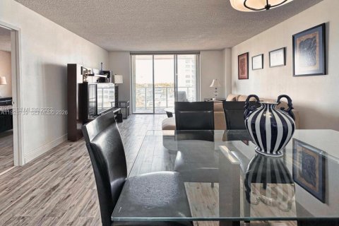 Снять в аренду кондоминиум в Майами-Бич, Флорида 1 спальня, 76.55м2, № 1998441 - фото 2