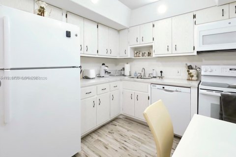 Снять в аренду кондоминиум в Майами-Бич, Флорида 1 спальня, 76.55м2, № 1998441 - фото 14