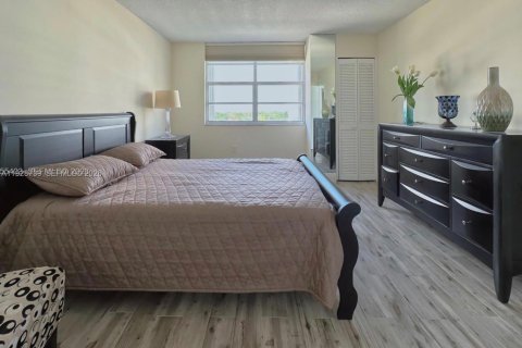 Снять в аренду кондоминиум в Майами-Бич, Флорида 1 спальня, 76.55м2, № 1998441 - фото 8