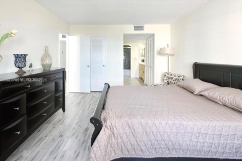 Снять в аренду кондоминиум в Майами-Бич, Флорида 1 спальня, 76.55м2, № 1998441 - фото 9